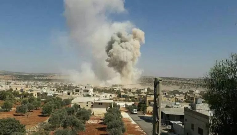 مروحي النظام يلقي براميل متفجرة على بلدة التمانعة بريف إدلب