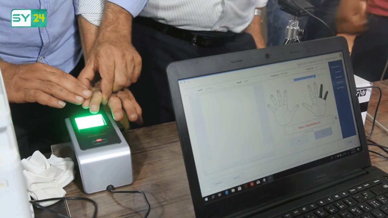 محلي مارع في حلب يبدأ منح المواطنين بطاقات شخصية إلكترونية