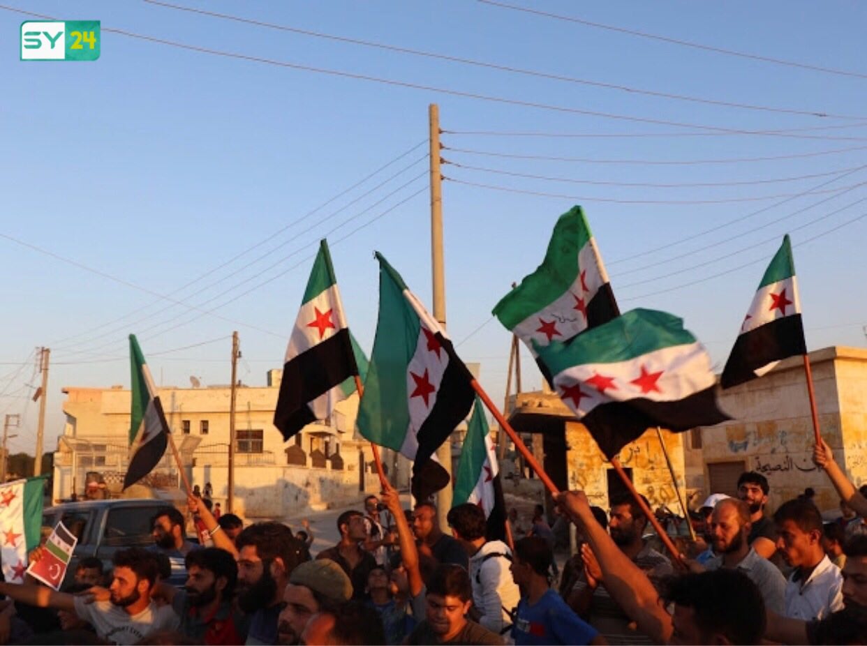 لرفض التدخل الروسي.. الأهالي ينظمون مظاهرة في قرية كفرنوران بريف حلب الغربي