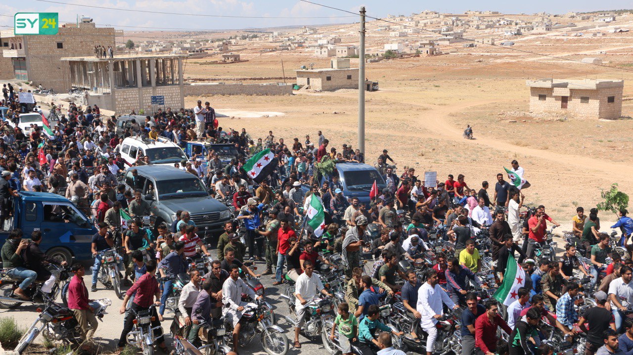 كفرومة.. إهالي البلدة في مظاهرة حاشدة ضد النظام والعدوان الروسي