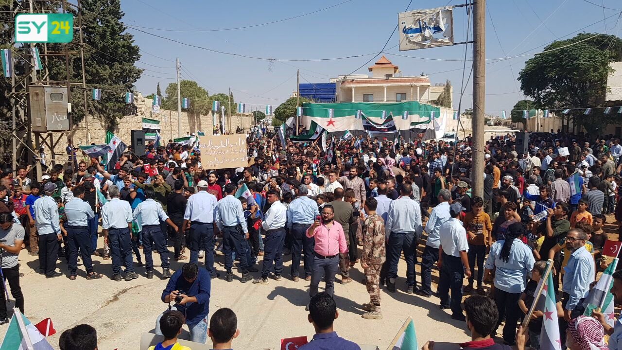 “نظام الأسد مصدر الإرهاب”.. خروج مظاهرة في كفرناها بريف حلب