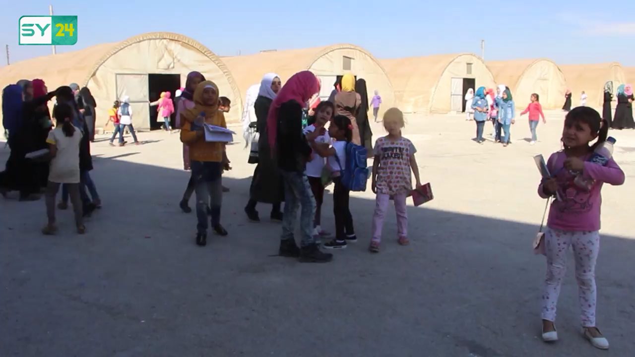 “المدارس مدمرة”.. استخدام الخيام لمتابعة التعليم شمال حلب