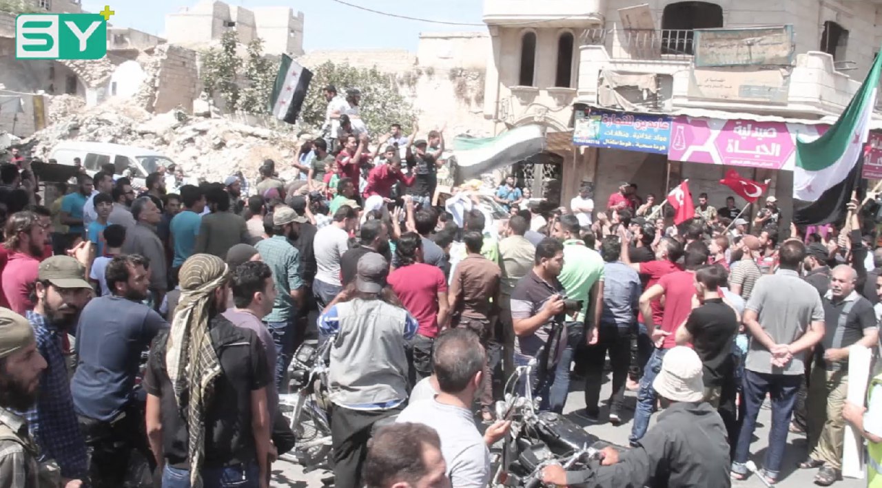 مظاهرة حاشدة في معرة النعمان رفضاً لأي عدوانٍ روسي محتمل على إدلب