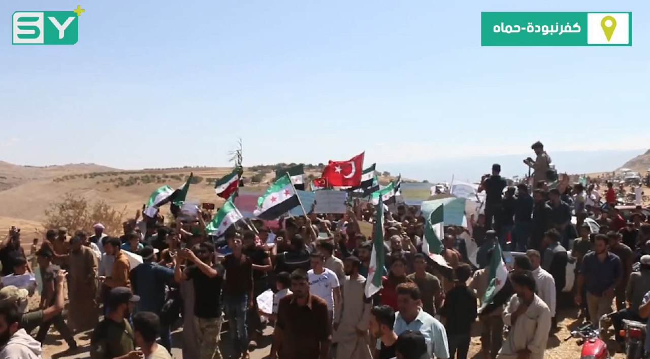 مظاهرة في بلدة كفرنبودة بريف حماة الشمالي رفضاً لأي هجومٍ على إدلب