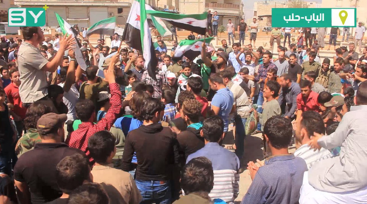 “بالروح بالدم نفديك يا إدلب”.. من مظاهرة أهالي الباب بريف حلب