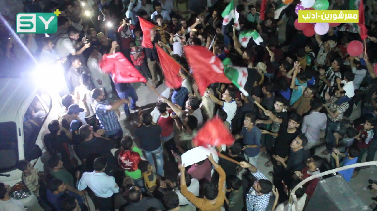 خروج مظاهرات ليلية في ريفي إدلب وحماة تنادي بإسقاط النظام