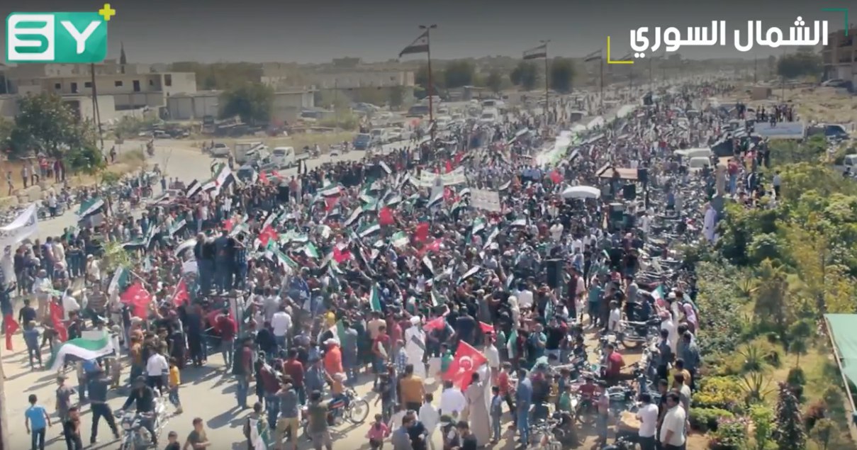 مظاهرات في معرة النعمان وخان شيخون تطالب بإطلاق سراح المعتقلين ومحاكمة الأسد