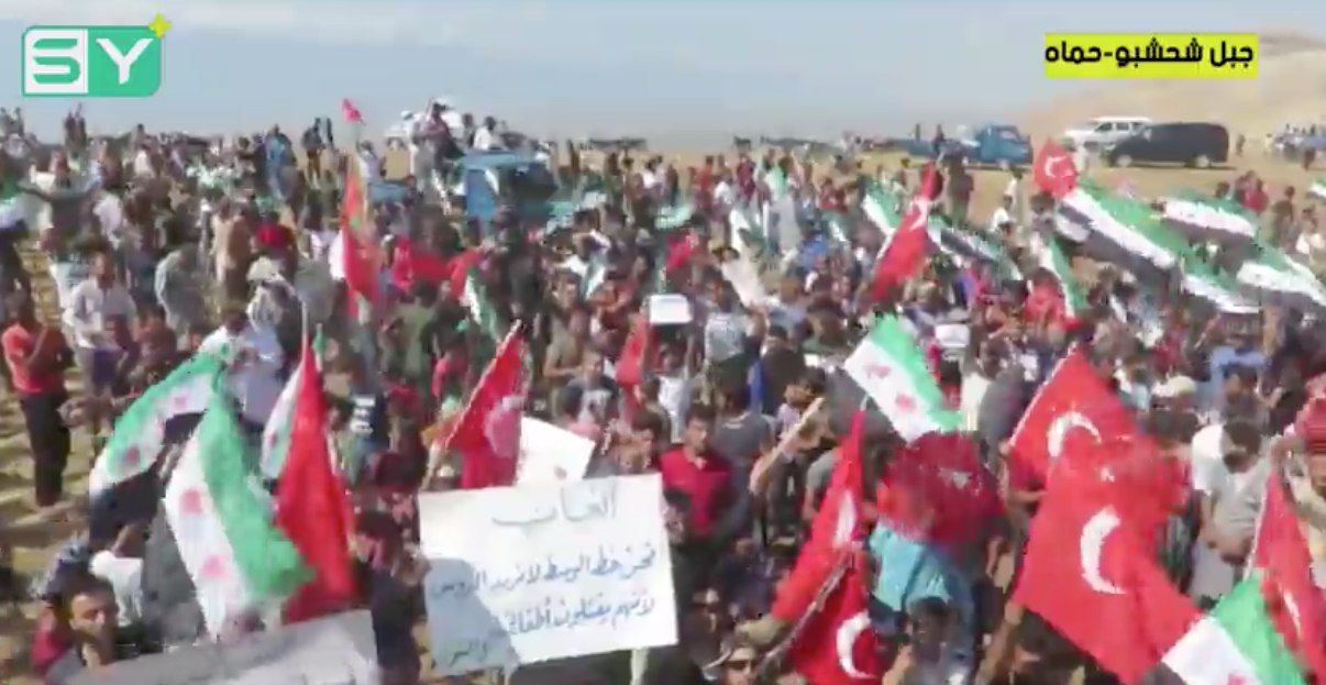 حرية للأبد.. أهالي جبل شحشبو في ريف حماة يتظاهرون في جمعة “الأسد مصدر الإرهاب”