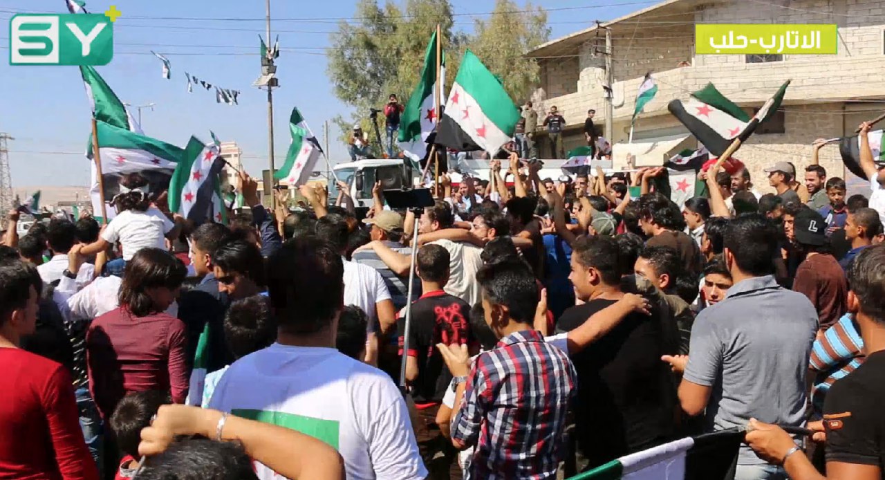 “لن تكتمل فرحتنا إلا بحرية الأسرى”.. من مظاهرة الأتارب