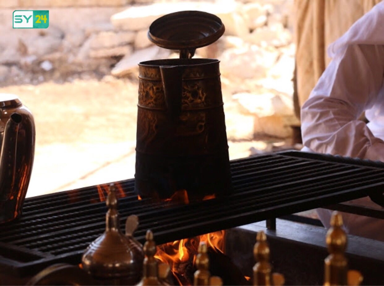 القهوة العربية من العادات والتقاليد التي تحتفظ بها العشائر العربية في ريف حلب