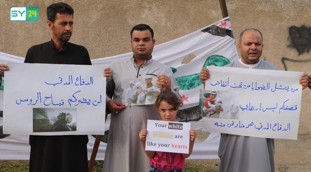 “لن يضركم نباح الروس”.. وقفة تضامنية مع الدفاع المدني في معرشورين