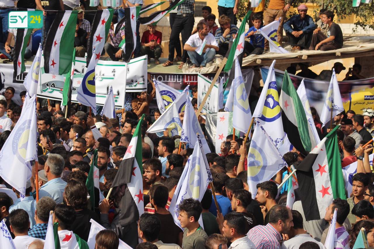 تكريم جرحى الدفاع المدني في المظاهرة المركزية بمنطقة عنجارة بحلب