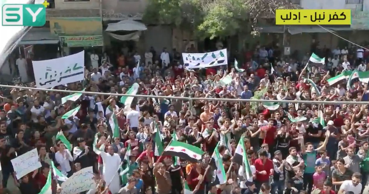 من ساحة مدينة كفرنبل بريف إدلب.. الحرية للمعتقلين