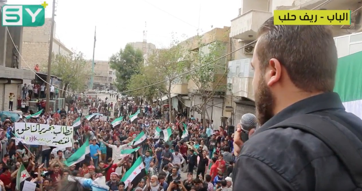 على أنغام الحرية.. مظاهرة في مدينة الباب في جمعة “نسقط الأسد لنبني البلد”