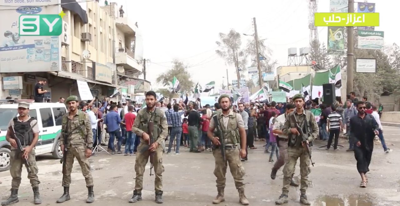 الشرطة الحرة تقوم بحماية مظاهرات مدينة إعزاز بريف حلب من أي اعتداء