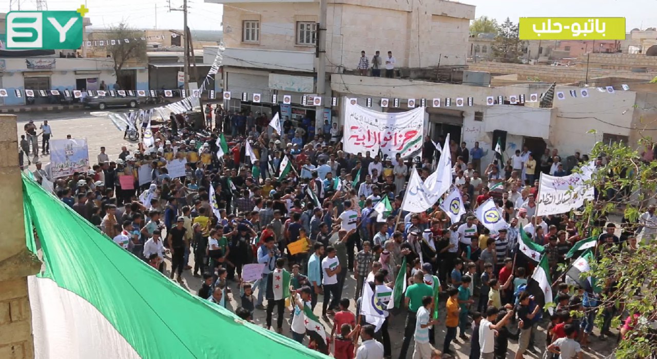 على أنغام الحرية.. مظاهرة في بلدة بابتبو بريف حلب في جمعة “روسيا تقتلنا والدفاع المدني ينقذنا”