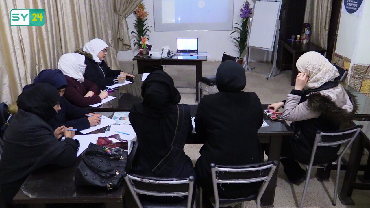 إقامة ندوة نسائية للتعريف بهيئة التفاوض في معرة النعمان بإدلب