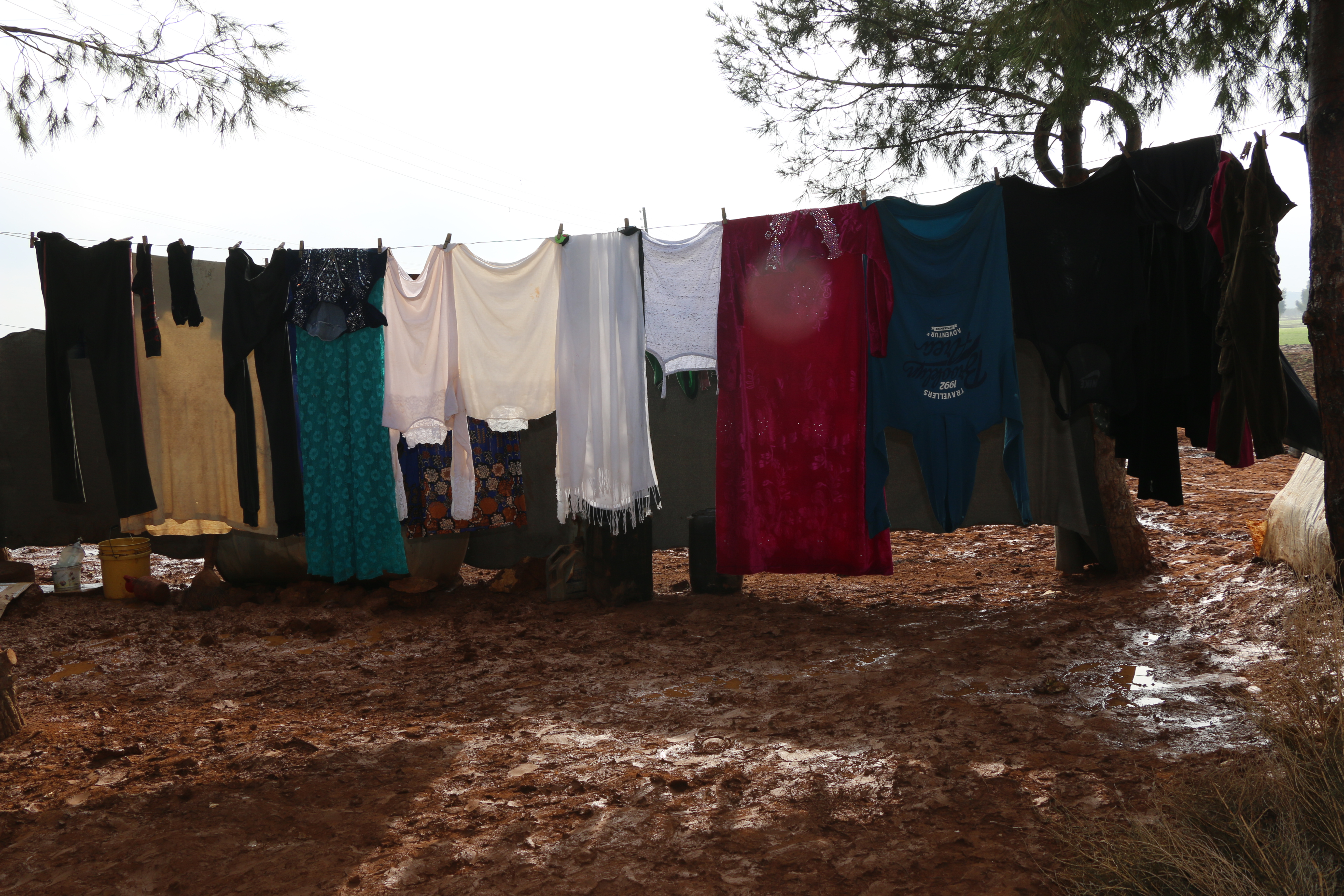 مخيمات قباسين في ريف حلب تغرق بالأمطار ومعاناة النازحين تتفاقم