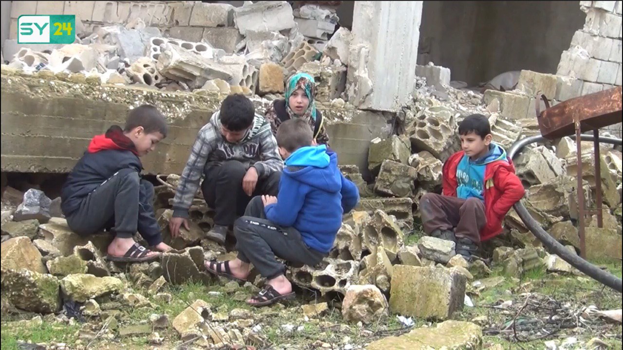 في إدلب.. طفلة تعيش مع إخوتها بلا أب أو أم!