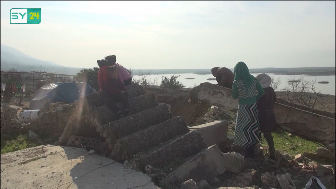 طفلة كبرت قبل أوانها بسبب خسارة والديها!