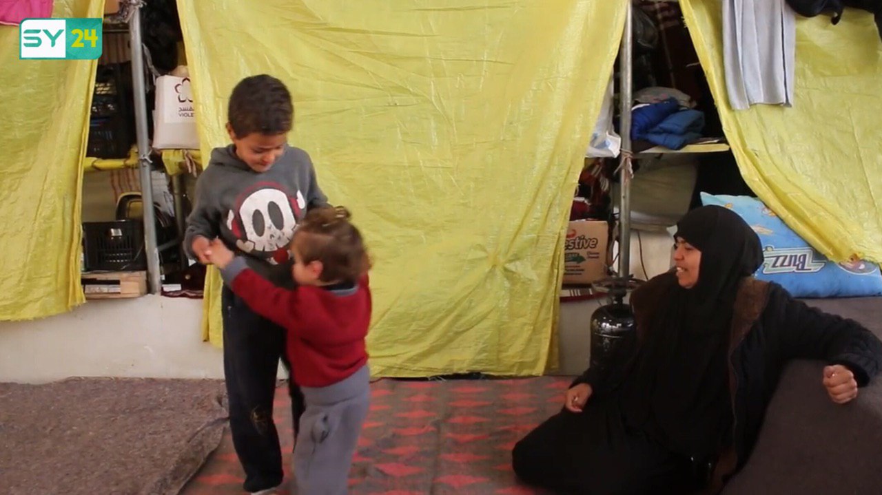 تعرف على قصة سيدة فقدت أسرتها قبل تهجيرها من مخيم اليرموك