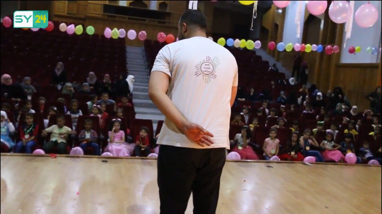 تنظيم عروض مسرحية للأطفال في سراقب بريف إدلب