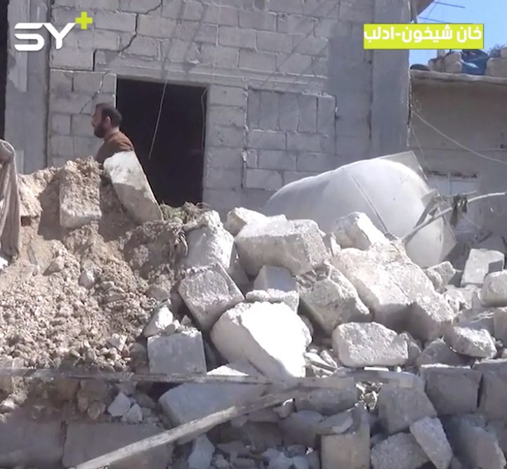 إرتقاء 3 مدنيين بينهم طفل و امرأة وعدد من الجرحى بينهم 4 أطفال و امرأة بعد قصف عنيف براجمة الصواريخ استهدف الأحياء السكنية لمدينة خان شيخون