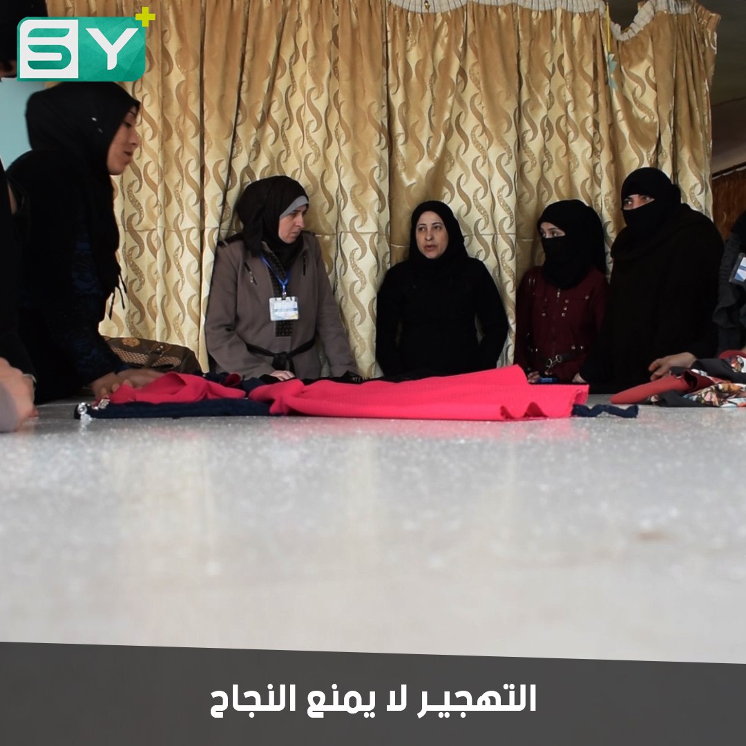 ثناء شعبوق.. مُدربة تكرّس وقتها لتعليم الطالبات مهناً متعددة