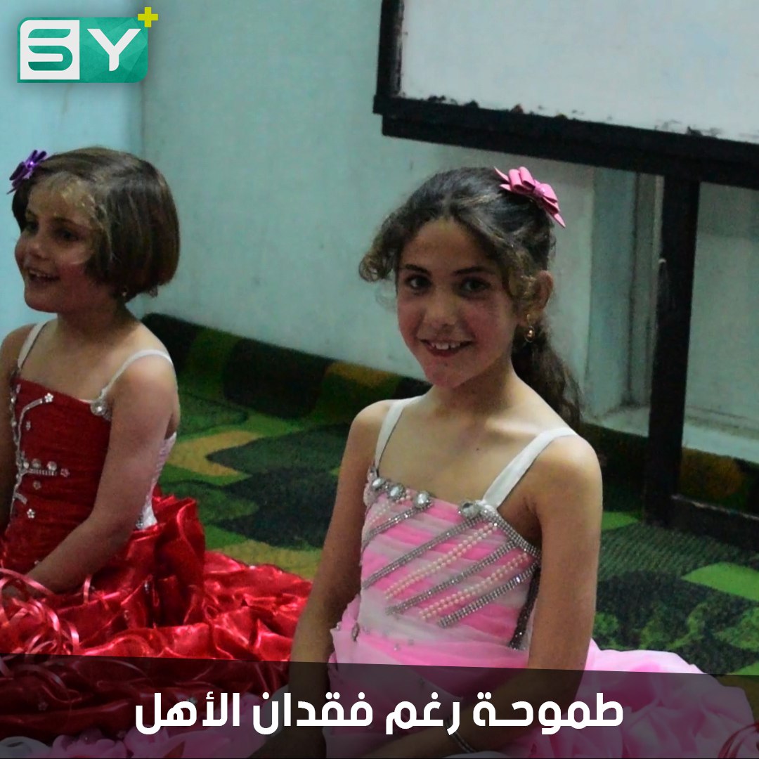 طفلة فقدت والديها تقدم عروضاً مسرحية تساعدها في التغلب على ظروفها