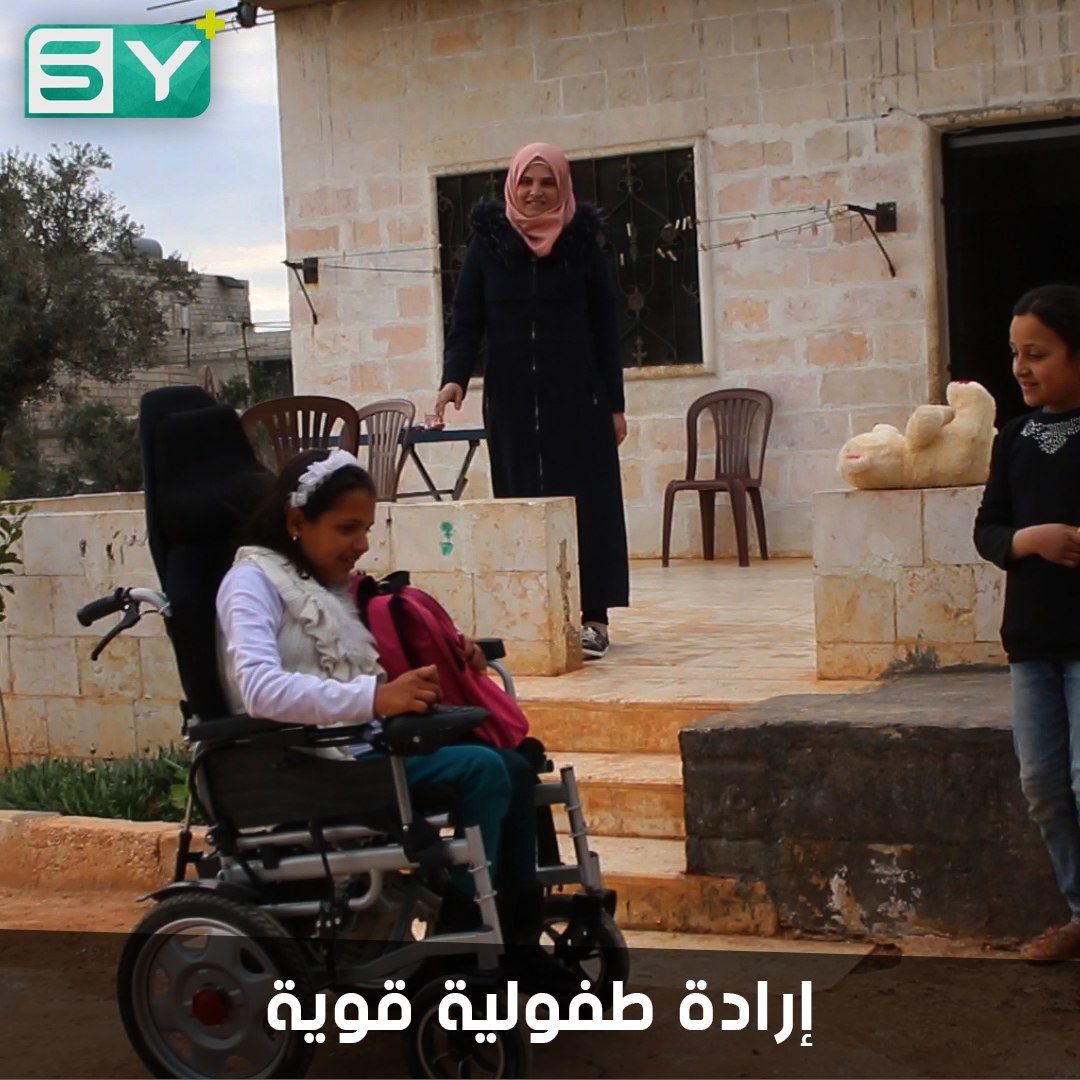 مايا طفلة أصيبت بالشلل.. ترسم وتحب الحياة وتسعى لتطوير هوايتها