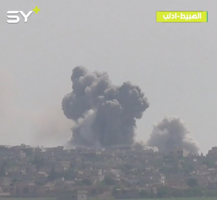 قصف بالبراميل المتفجرة استهدف قريتي كفرنبودة والهبيط شمال حماة