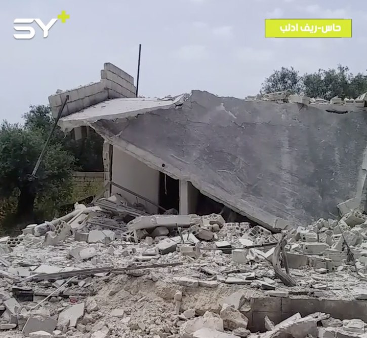 دمار هائل في ممتلكات المدنيين بسبب القصف الجوي على بلدة حاس في ريف إدلب