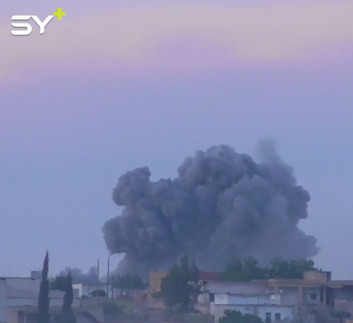 الطيران الحربي والمروحي يستهدف مدن وبلدات محافظة إدلب بعشرات الغارات الجوية