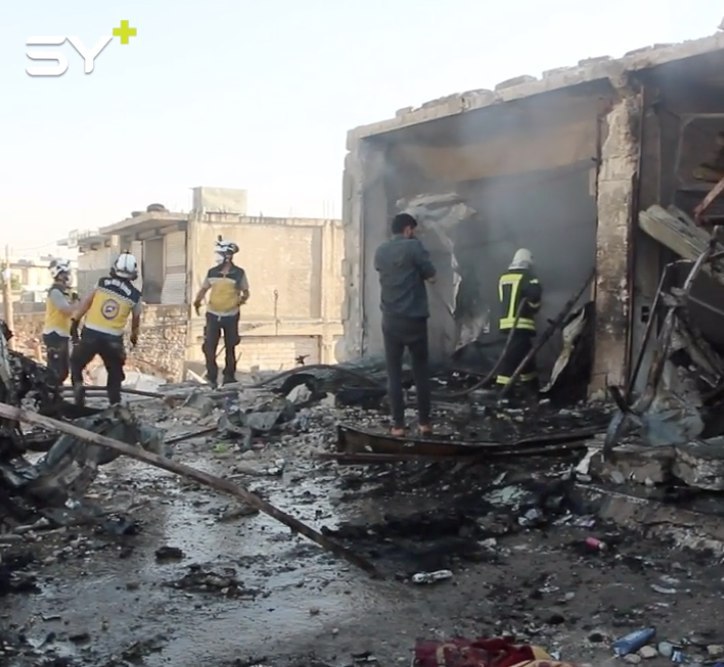 مجزرة مروعة ضحيتها ٨ قتلى وعدد من الجرحى معظمهم نساء وأطفال نتيجة الغارات الجوية التي استهدفت بلدة كفرحلب