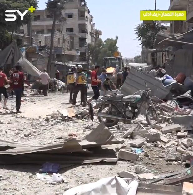 في وقفة العيد.. النظام يقصف السوق الشعبي في معرة النعمان ويرتكب مجزرة مروعة بحق المدنيين