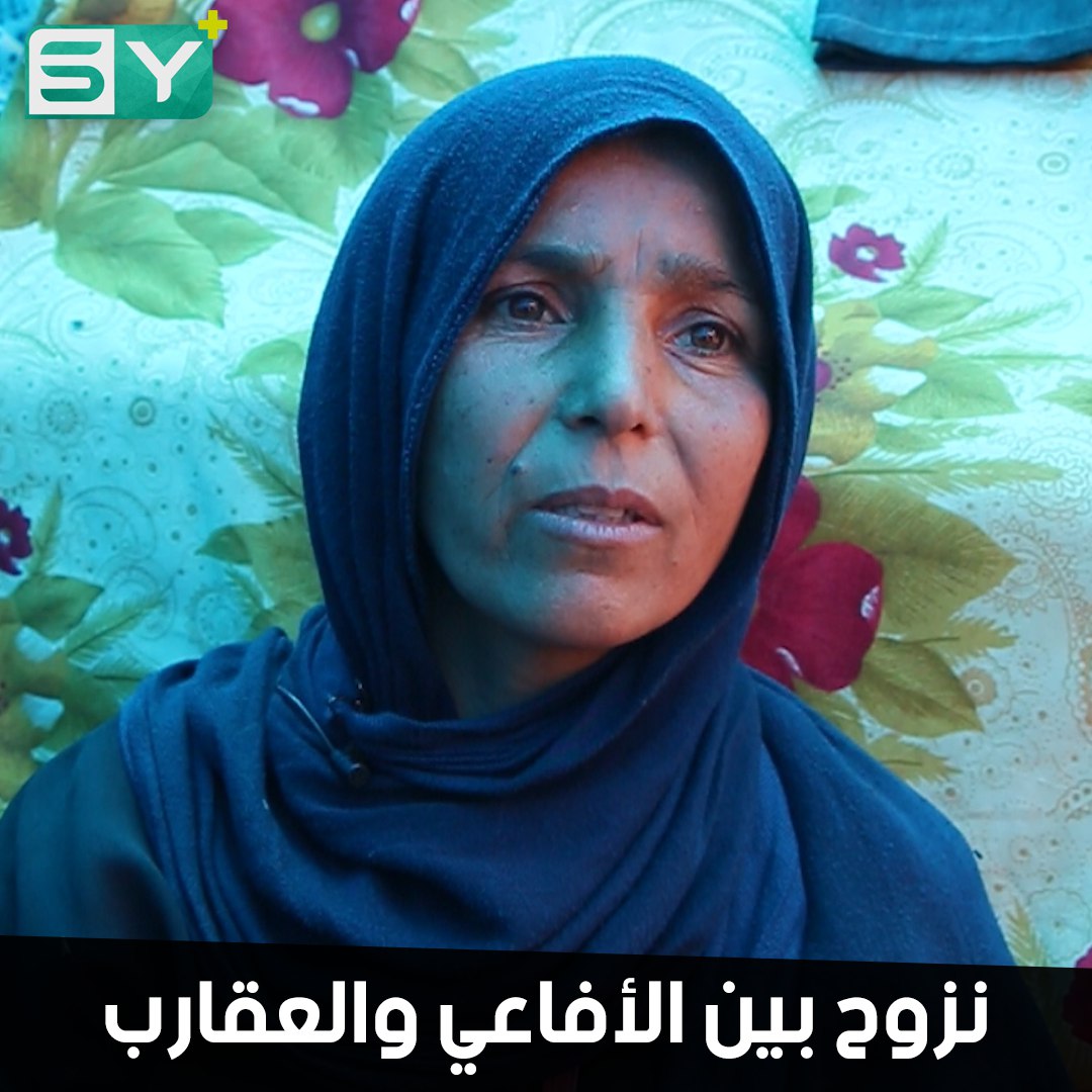 أم محمود نازحة من ريف حماة.. تعيش معاناة مع أطفالها المرضى في ظل شجرة