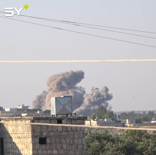 الطائرات الحربية والمروحية تتناوب على قصف مدن وبلدات محافظة إدلب