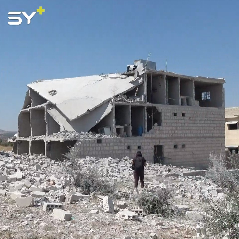مقتل 3 مدنيين بغارات جوية روسية على بلدة معرة حرمة في ريف إدلب الجنوبي