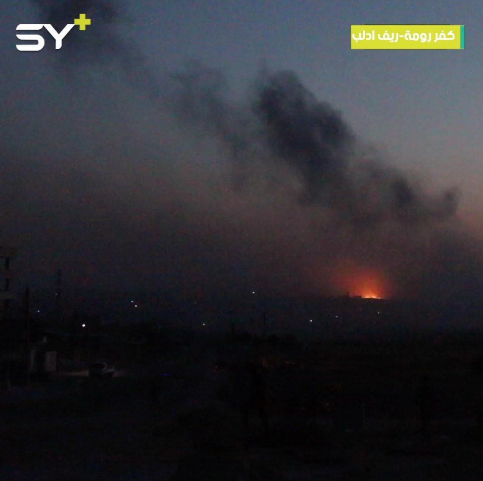 مقتل امرأتين وإصابة أكثر من 15 بجروح جراء قصف بالبراميل المتفجرة استهدف بلدة كفروما في ريف إدلب مساء أمس