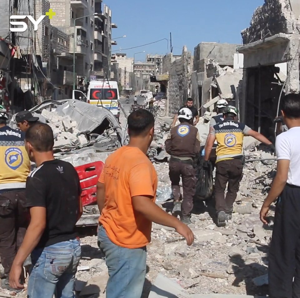 مجزرة مروعة يرتكبها الطيران الحربي في مدينة معرة النعمان ضحيتها أكثر من ٢٠ قتيلاً كحصيلة أولية