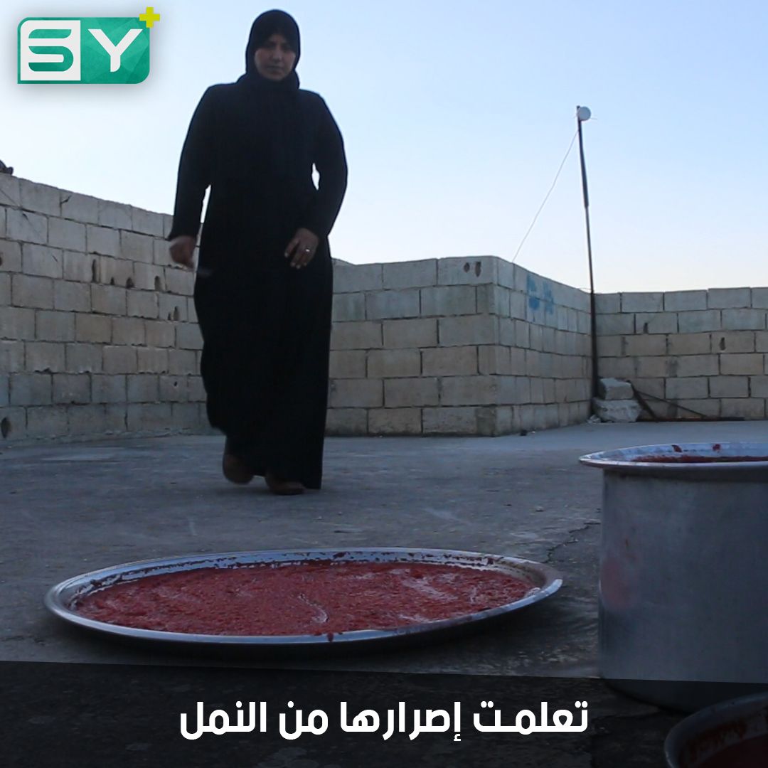 زينب أم أحمد سيدة لا تعرف اليأس.. تعمل بصناعة المونة لتعيل أسرتها بعد إصابة زوجها