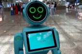 روبوتات تفاجئ المسافرين وترشدهم في مطار إسطنبول الجديد