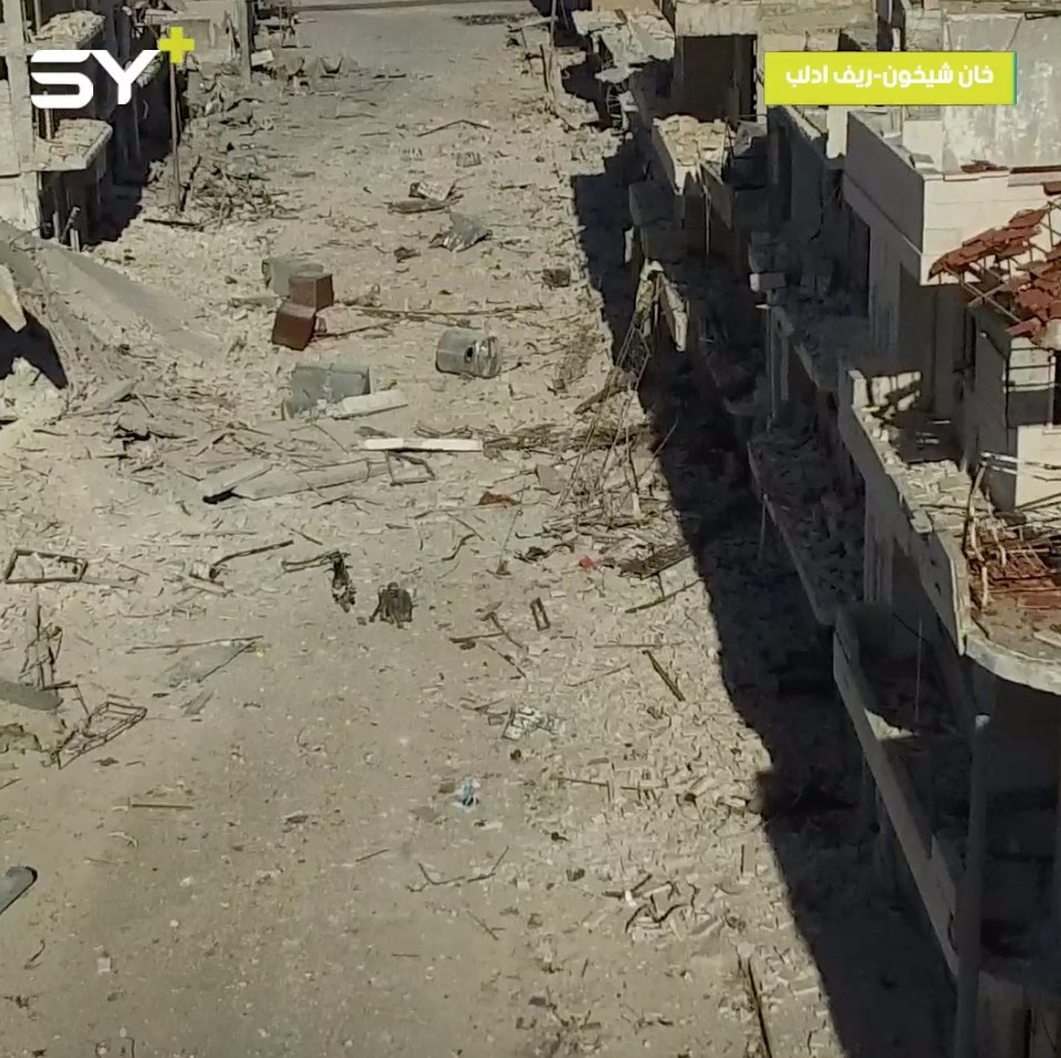 تصوير جوي يظهر حجم الدمار الهائل في مدينة خان شيخون بريف إدلب الجنوبي