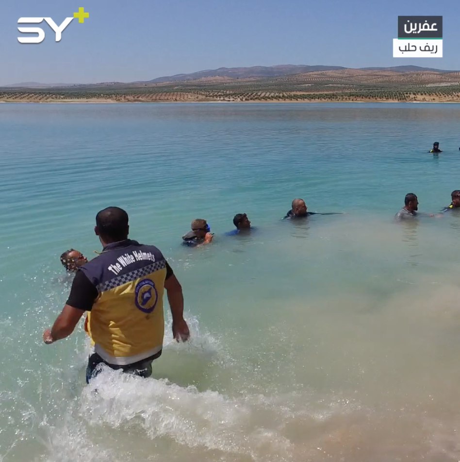 الدفاع المدني السوري يخرّج مجموعة من الغطاسين المختصين بالإنقاذ المائي في مدينة عفرين بريف حلب