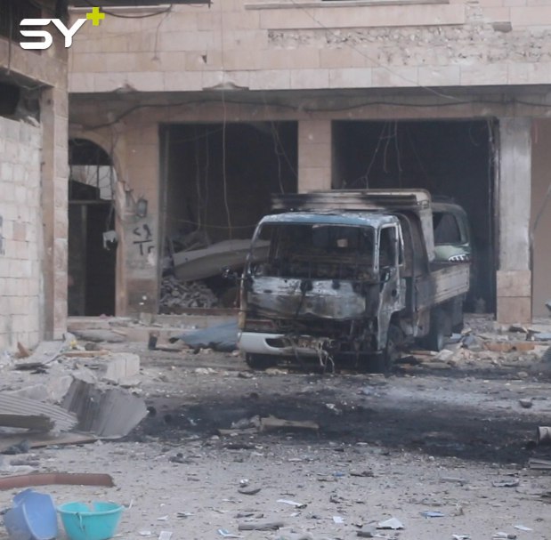 طائرة حربية روسية تقصف مدينة معرة النعمان بثمانية صواريخ فراغية، وتقتل تسعة مدنيين بينهم نساء وأطفال