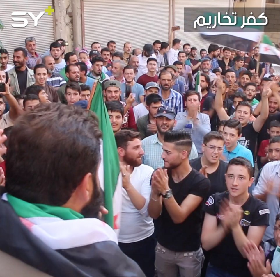 مظاهرة في مدينة كفرتخاريم بريف إدلب الشمالي تنديداً بالقصف على المدنيين