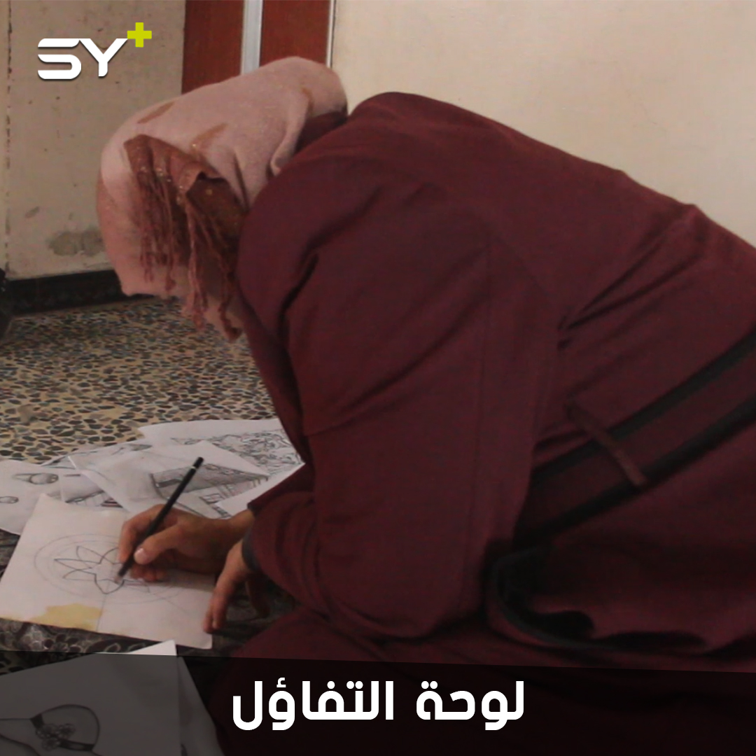 رغم التهجير والبعد أصرت أن تتعلم وتعمل.. تعرف على قصة عزيزة