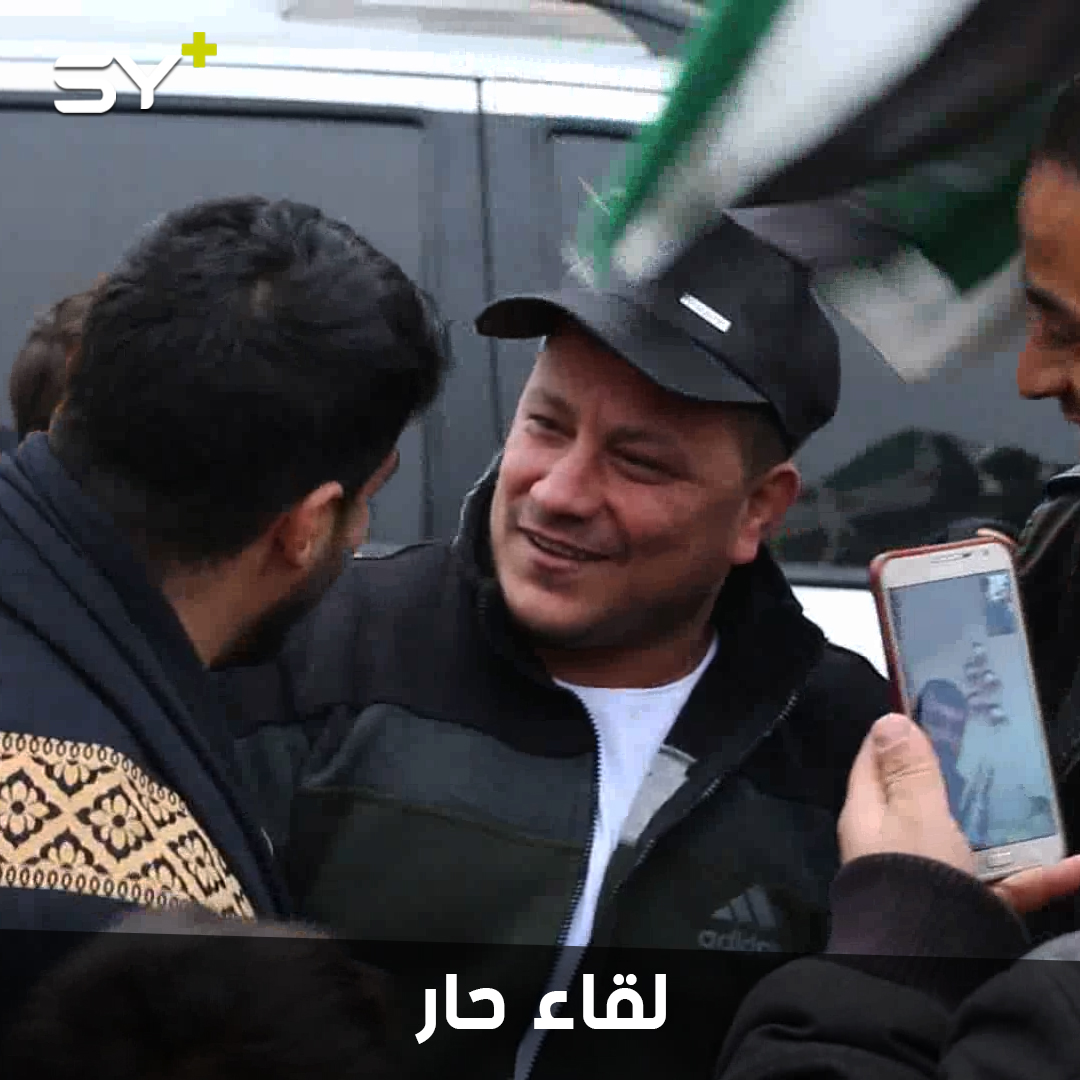 دموع فرح وسعادة لا توصف.. أنس حمادي يلتقي بعائلته بعد 8 سنوات من الاعتقال