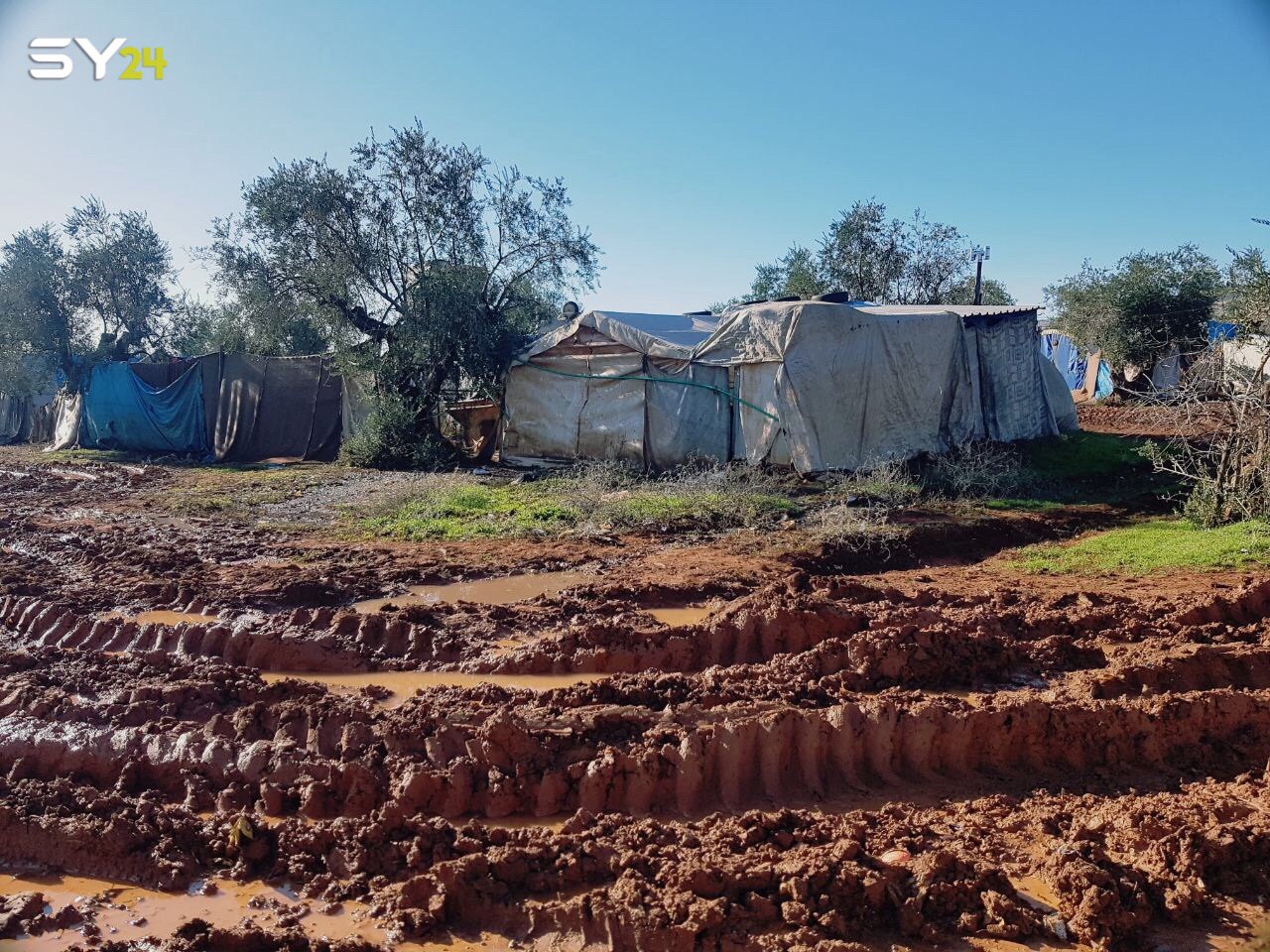 بسبب انعدام وسائل التدفئة.. المرض يزيد من معاناة المهجرين في مخيمات الشمال السوري