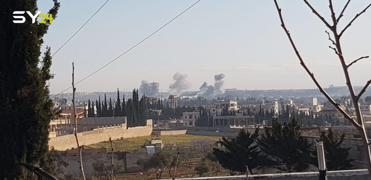 طائرة روسية تقصف مخيماً للنازحين وتقتل سيدة ورجل في حلب